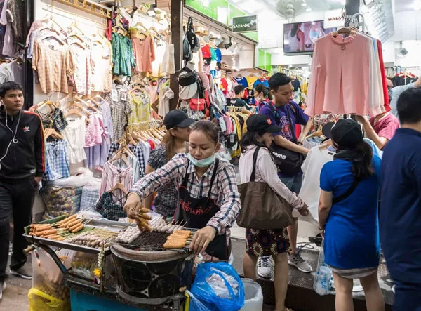 Pratunam Market in Bangkok  A Shopper's Paradise Guide